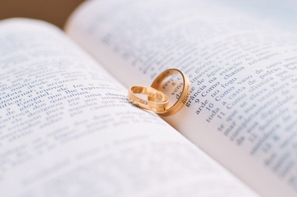  Apa artinya memimpikan cincin kawin emas?