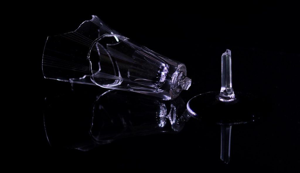  Hvad betyder det at drømme om et knust glas?