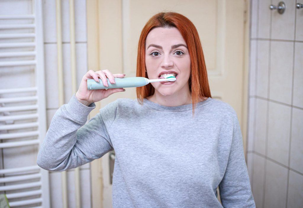  Sapņot, ka tīriet zobus: savus zobus, kāda cita cilvēka zobus utt.