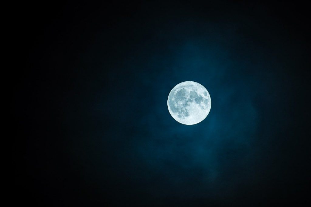  Hvad betyder det at drømme om månen?
